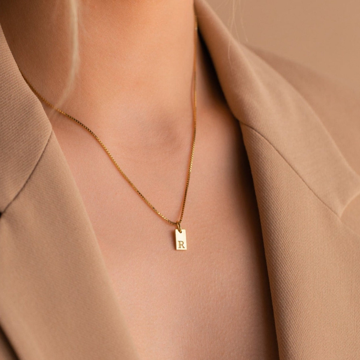 Tiny Square Initial Letter Nec - Birth Flower Necklace 评论和价格